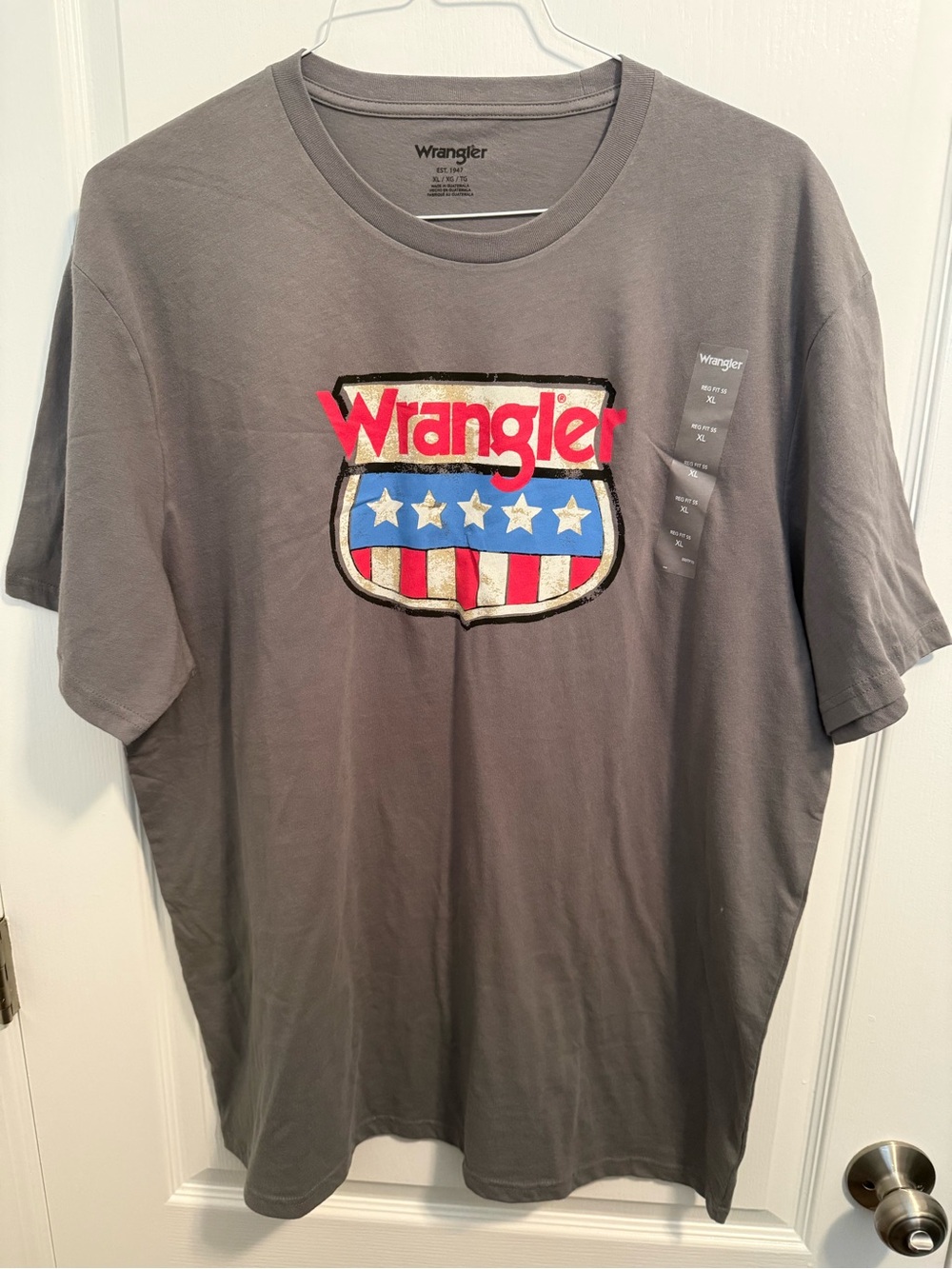Wrangler Men’s Gray Short-Sleeve Tee with Patriotic Logo in Size XL